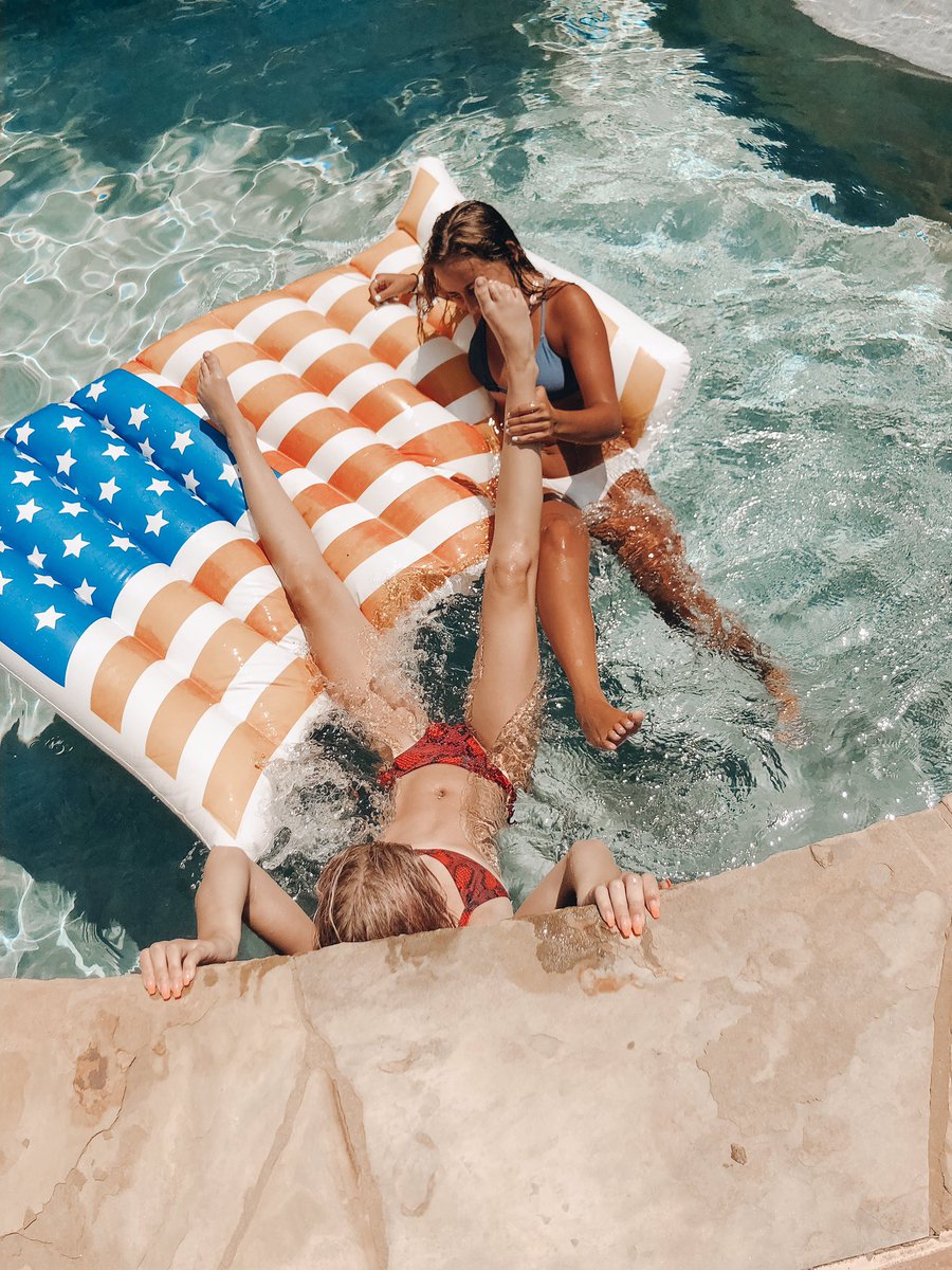 CrabbBrooke's tweet photo. my bestie 🥰🥰🥰🥰🥰 https://t.co/H4IY0Ogfmm