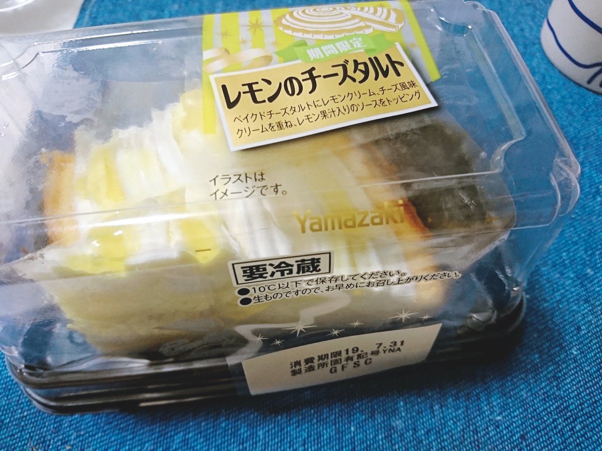 ricecake_cheese's tweet photo. ヤマザキ
レモンのチーズタルト
#みさもち食日記

ベイクドチーズタルトにチーズクリーム レモンソース。
爽やかなレモンソースとチーズクリームが合う～！
ヤマザキのこのシリーズのタルト部分がほんと好き♡ https://t.co/fGK8hTqM1y