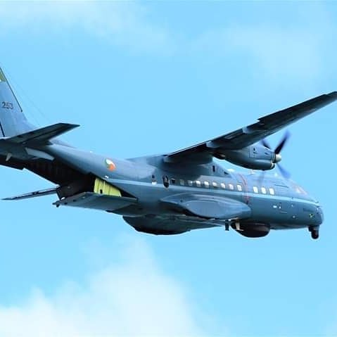 IrishAirCorps's tweet photo. Which way to Bray? Depends on your perspective. Some more images of our aircraft and crews @brayairdisplay by popular demand. #YourAirCorps #TeamSilver #DefendProtectSupport
@defenceforces @VirginMedia_One @rtenews @hectorbreakfast https://t.co/wiM3xFe8DR
