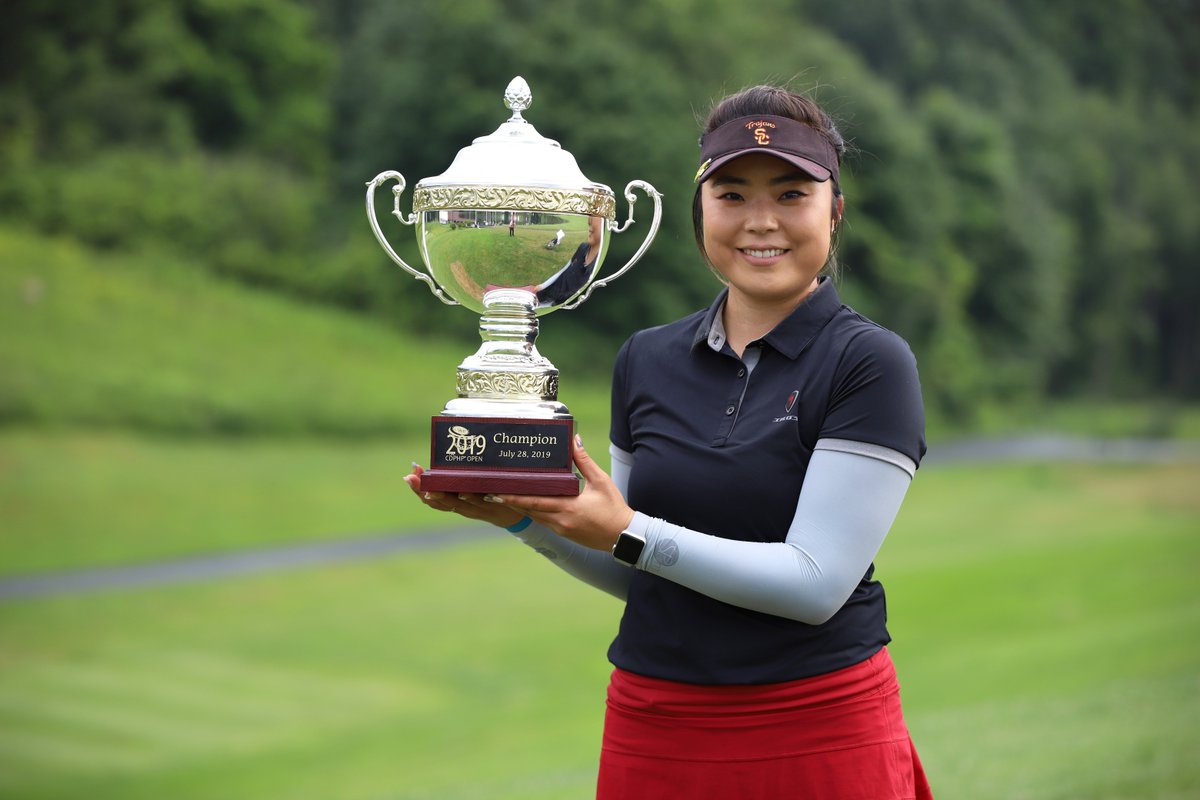 robynnhyr's tweet photo. Can't believe I finally did it, my first professional win 😁🏆 Beyond surreal feeling! Thank you @ROAD2LPGA and @CDPHP for giving me the opportunity...to my family and friends for believing in me! Going to enjoy this #CDPHPopen #Road2LPGA #DriveOn https://t.co/laJdFWD14K