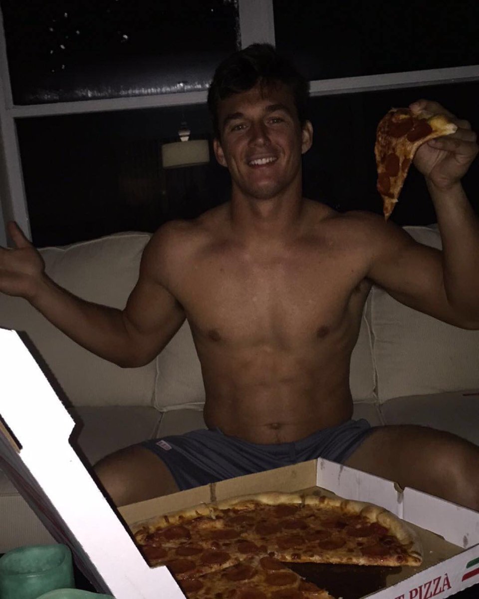 enews's tweet photo. Have you ever been jealous of a piece of pizza? #TheBachelorette https://t.co/DaBTxgS9OL
