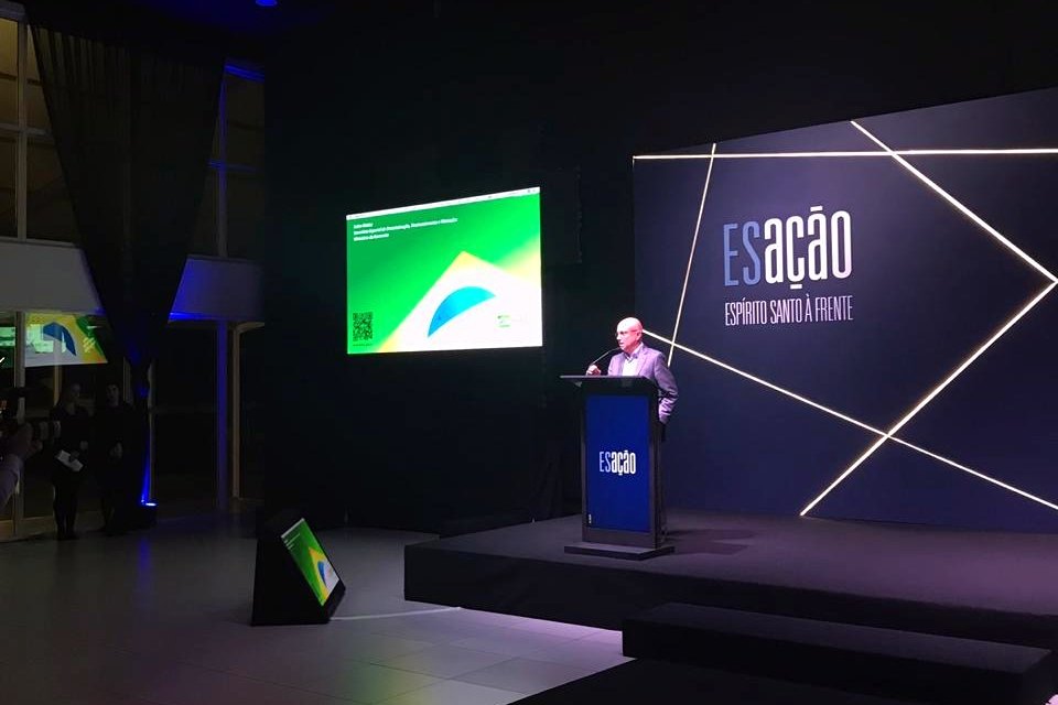 MinFazenda's tweet image. "Precisamos fazer com que a receita venha direto para estados e municípios. Temos que fazer com que o dinheiro vá para onde o cidadão precisa", pontua Mattar.