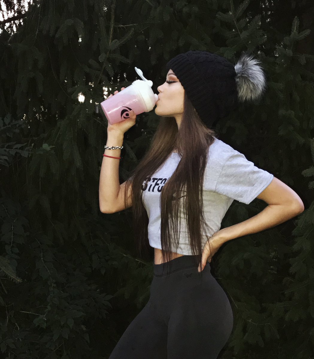 KyleeCarterrr's tweet photo. GFUEL is buy one get one FREE!! 
go make sure to grab some before the deal ends on the 31st! 🙈
 
i recommend Bahama Mama &amp; Pink Lemonade!

https://t.co/h5HKcr5MJt https://t.co/QumLWFXJhU