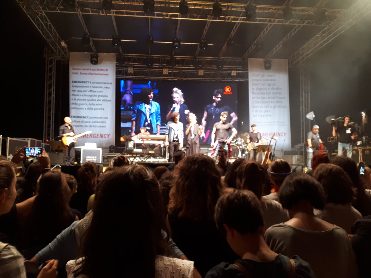 mo9nila's tweet photo. Sono andata apposta a Trento per vedere loro due insieme
#MetaMoro #8settembre2018 https://t.co/Tl3pwUddi0