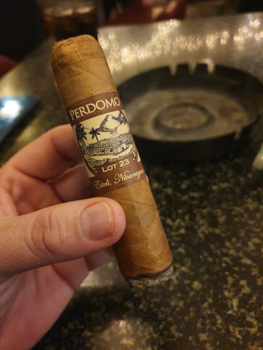 Tugster376's tweet photo. Smoked this little scamp last night in the company of the lovely @ilove_mojitos and a good mate on in town on business. #FTWK #BOTL #SOTL https://t.co/CsRu3A4akz