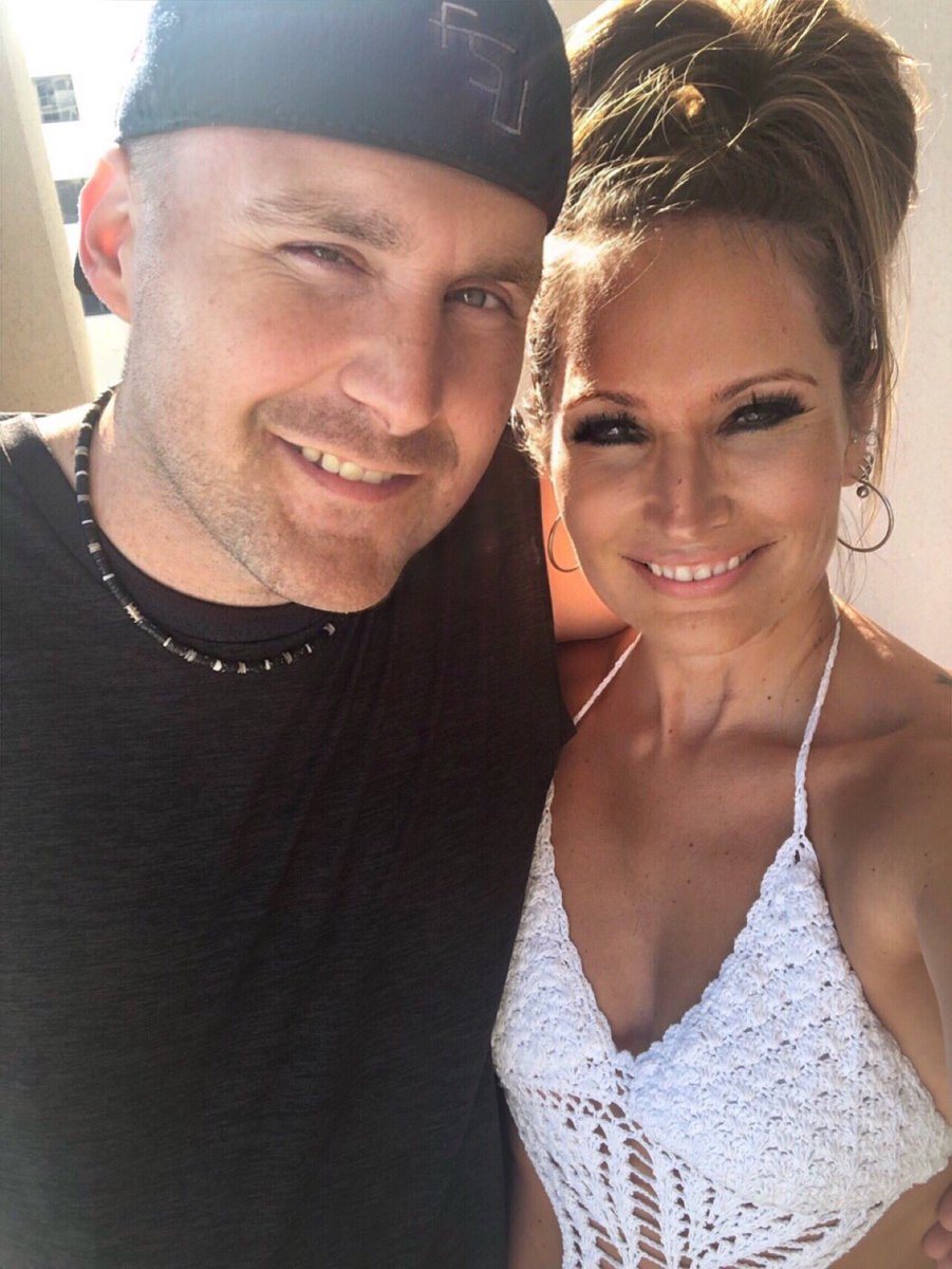 KaleighRaterman's tweet image. Dinner and then the beach 🏖!!! 90*
I love you my husband #bestfriends #florida #worknotwork @nateraterman