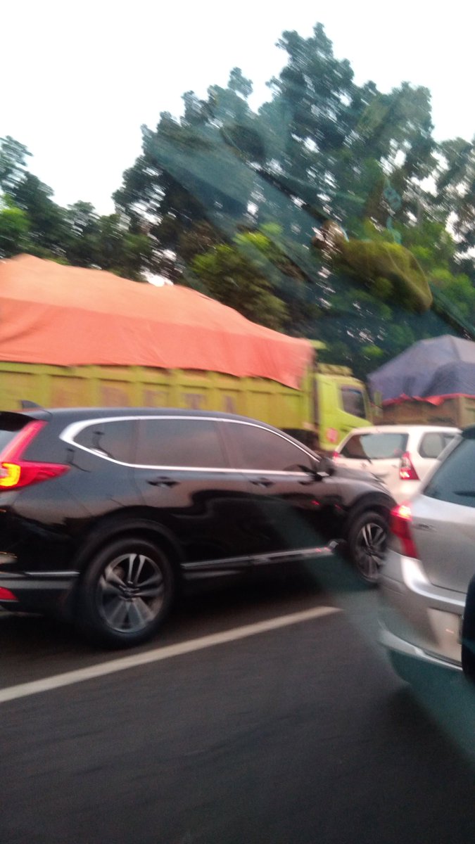 4 truk besar parkir di bahu jalan km 32 kp rambutan arah menuju pondok indah. <a href="/RadioElshinta/">Radio Elshinta</a> . Tol jorr padat merayap.