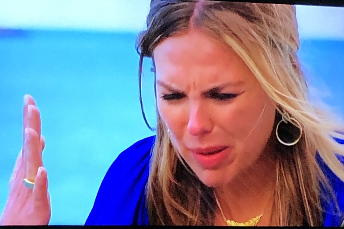 scde_de's tweet photo. Hannah: “Jed will you accept this rose?”
Everyone watching:
#TheBachelorette #TheBacheloretteFinale https://t.co/tjUeKnxXqL