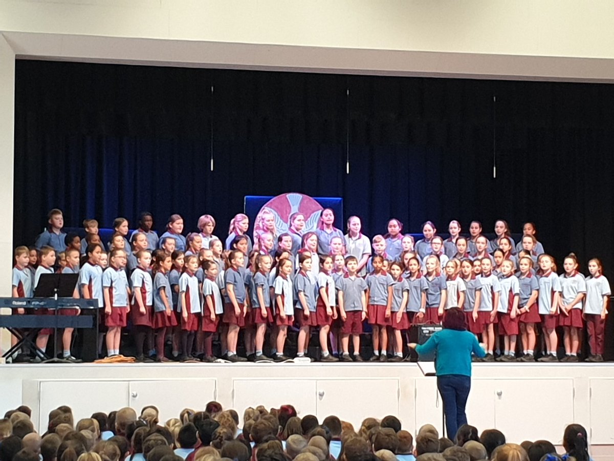 5 White students perform in the school choir 🤗