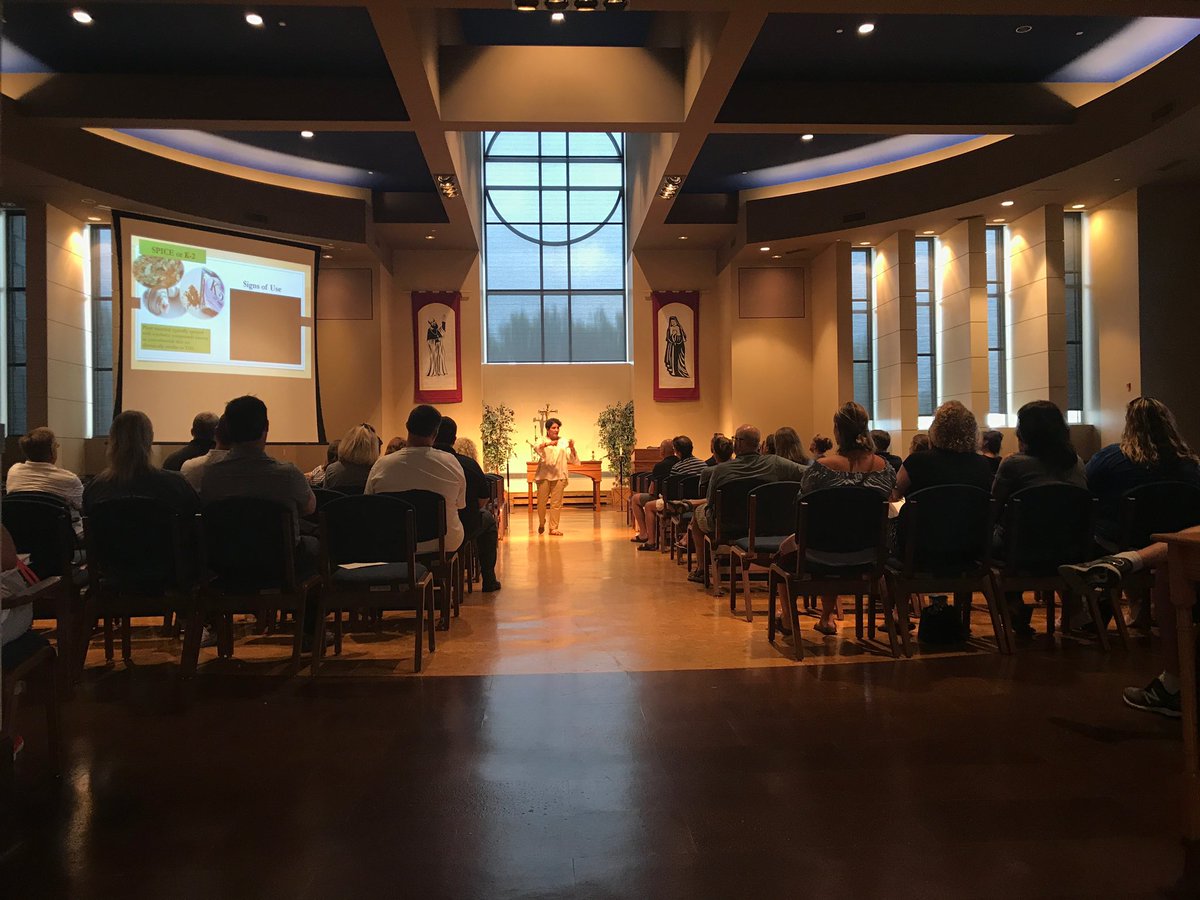 SFSSportsMed's tweet image. Incredible talks from Tamme Smith with the Lucas County DART program and Matt Bell to our athletes and parents regarding drugs, alcohol, vaping, and social media!

#GoKnights #DrugFree #SmartSocialMedia #KeepYourBodyClean