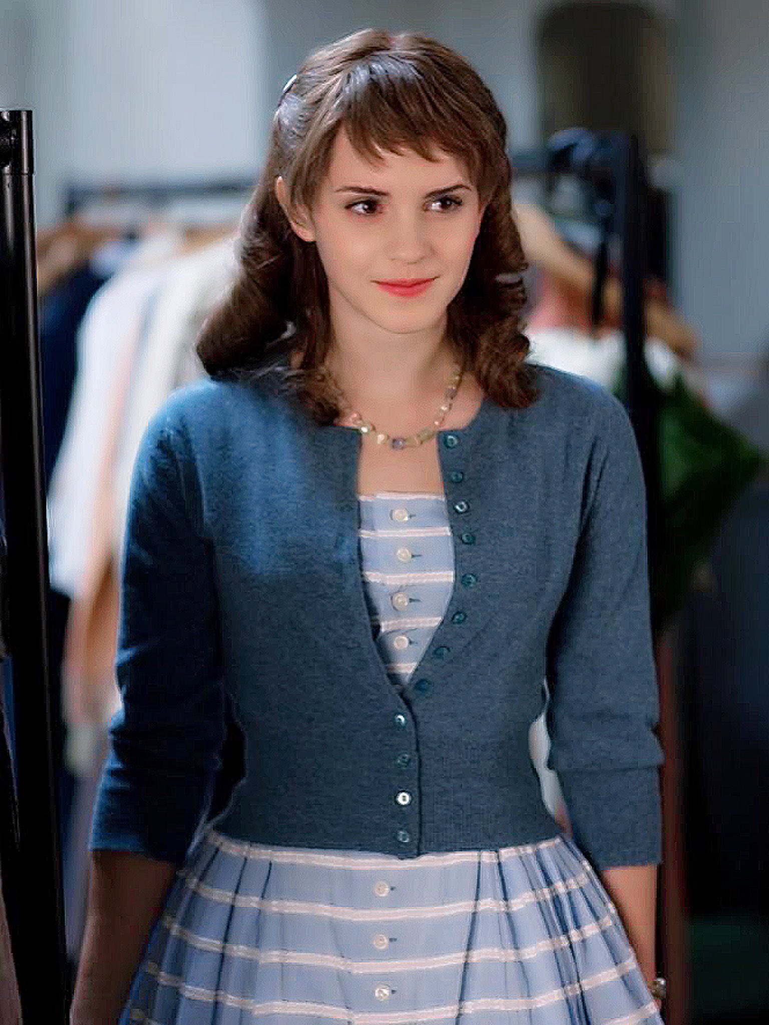 Luna マリリン 7日間の恋 に出てくる映画スタジオの衣装係なエマワトソン 可愛くて大好き 基本はおでこ出してる方が好きだけど前髪可愛い エディがイートン卒のお坊ちゃん役なのもまんまで良い ニュートとハーマイオニー T Co l496mh1i