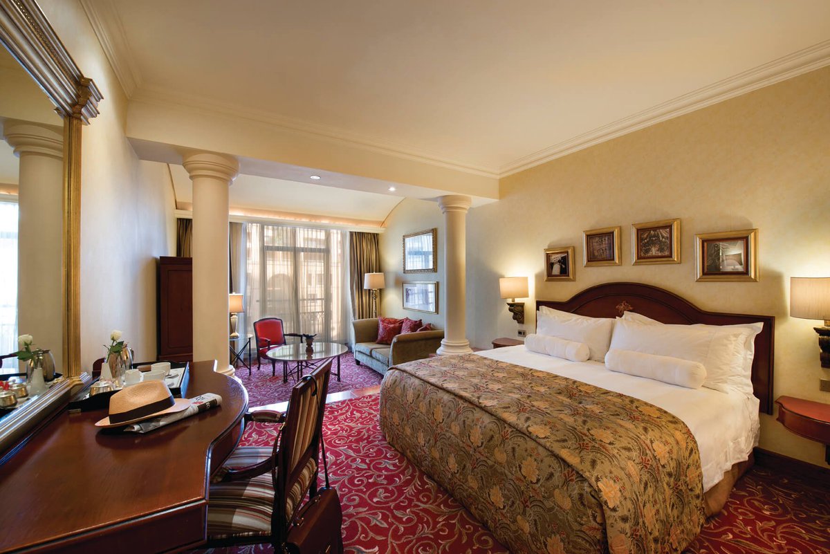 Everyone loves a good celebration, and we've got just the package 🎉
✔  A night's stay in a Deluxe Room
✔ Selection of canapés &amp; wine on arrival 
✔ 3-course dinner &amp; breakfast <a href="/piccolomondosa/">Piccolo Mondo</a> 
✔ 30min Hot Stone or Warm Candle Wax Back &amp; Neck massage at The Michelangelo Spa