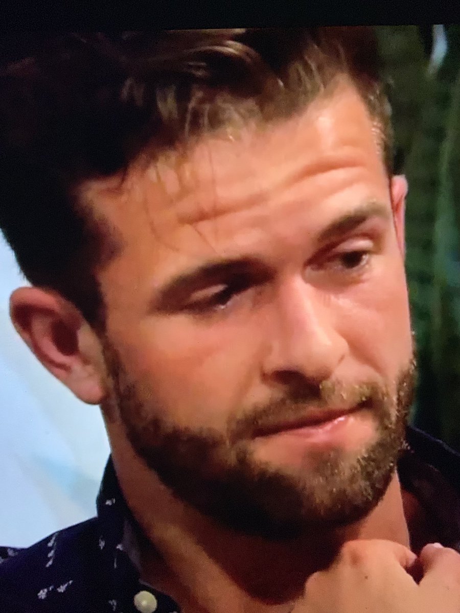 TheBachBabes's tweet photo. YOU COULDA HAD A BAD BITCH, NON-COMMITTAL

HELPED YOU WITH YOUR CAREER, JUST A LITTLE

YOURE SPOSED TO HOLD ME DOWN,
BUT YOURE HOLDING ME BACK

AND THATS THE SOUND OF ME NOT CALLING YOU BACK
#TheBachelorette https://t.co/NVwwSiSDVE