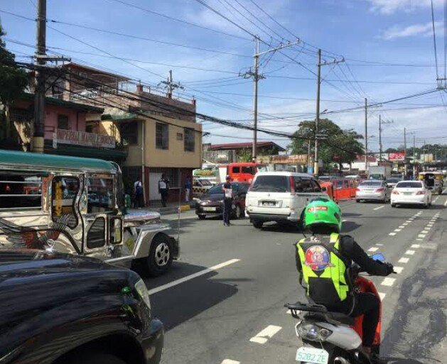 _anggiyeye's tweet photo. Sa panahon ngayon napakaraming environmental issue ang ating kinakaharap, isa na rito ang traffic. Ang traffic ang isa sa pinaka malaking problema na dinadanas ng ating bansa dahil dito gumagamit tayo ng mga sasakyan bilang transportasyon na naglalabas ng mga kemikal. https://t.co/VtmM3MmdEA