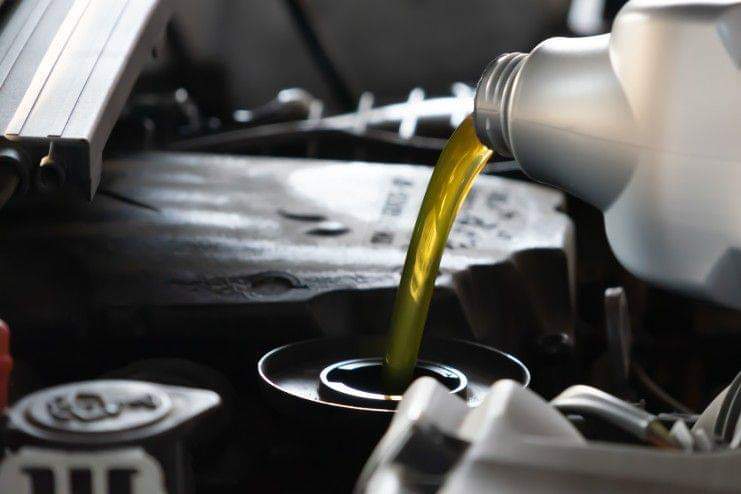 albertarecycle's tweet image. Did you know your recycled materials have the potential to be used as alternate fuel sources? For example, automotive oil is re-refined into new lubricating oil. 🚘 #alberta #recycling #yeg #yyc #innovation