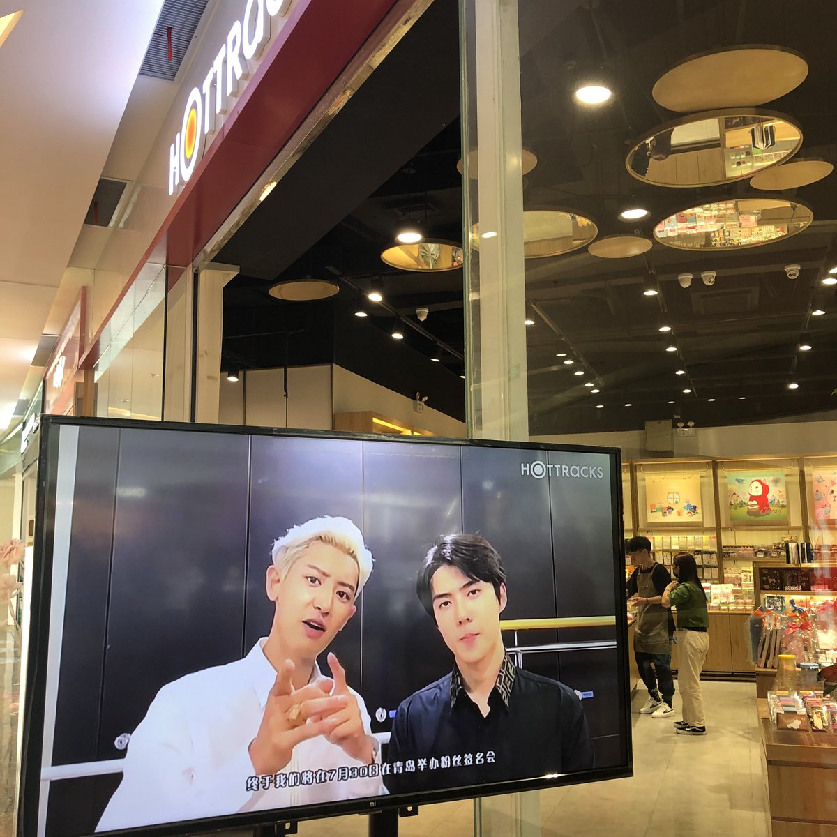 Metanoia_94's tweet photo. 팬이 너무 많아요=_=
#whatalife #EXO_SC_WhatALife https://t.co/kb42IBXVjm