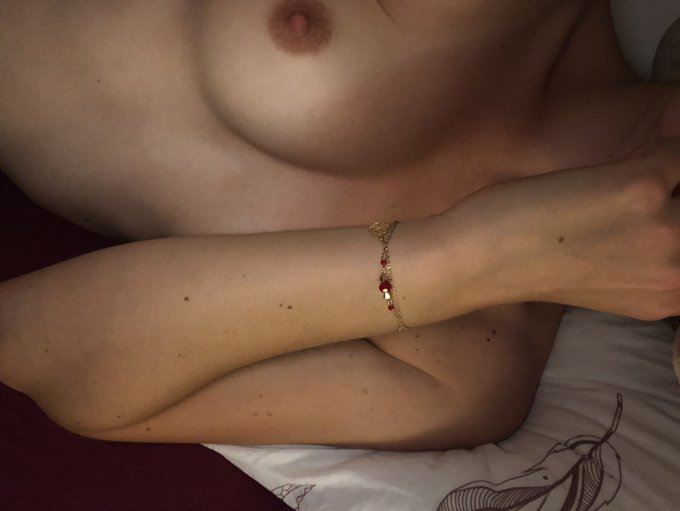 Sweet dreams... 🌙 Upcoming vid&eacute;o... 🍑 https://t.co/vGfNiYDaYW<a href="/tag/jujulea"class="tags"><span>#jujulea</span></a>