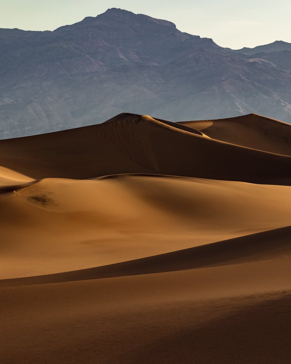 ChrisBalladarez's tweet image. Sunrise in Death Valley 🏜

The hottest place on Earth.
