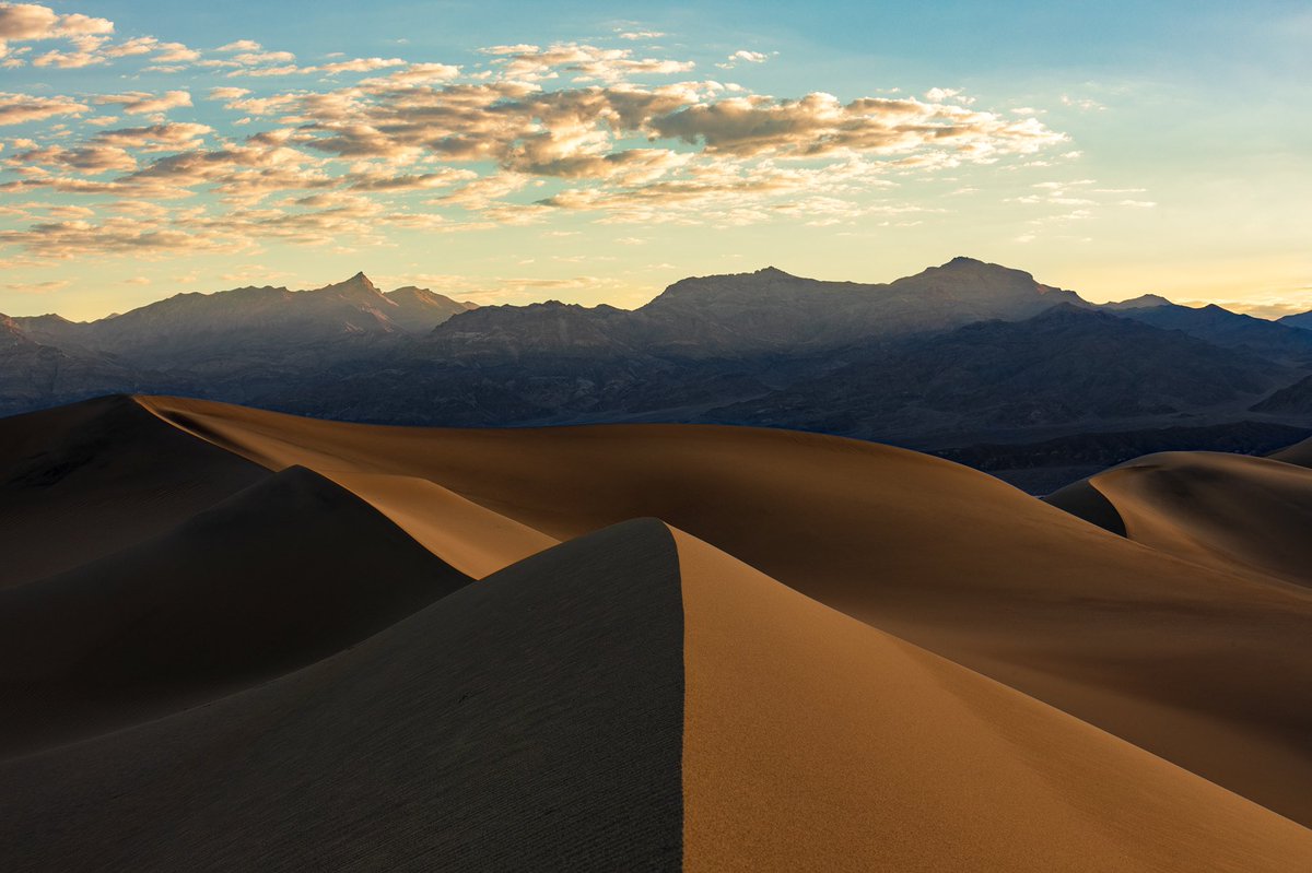 ChrisBalladarez's tweet image. Sunrise in Death Valley 🏜

The hottest place on Earth.