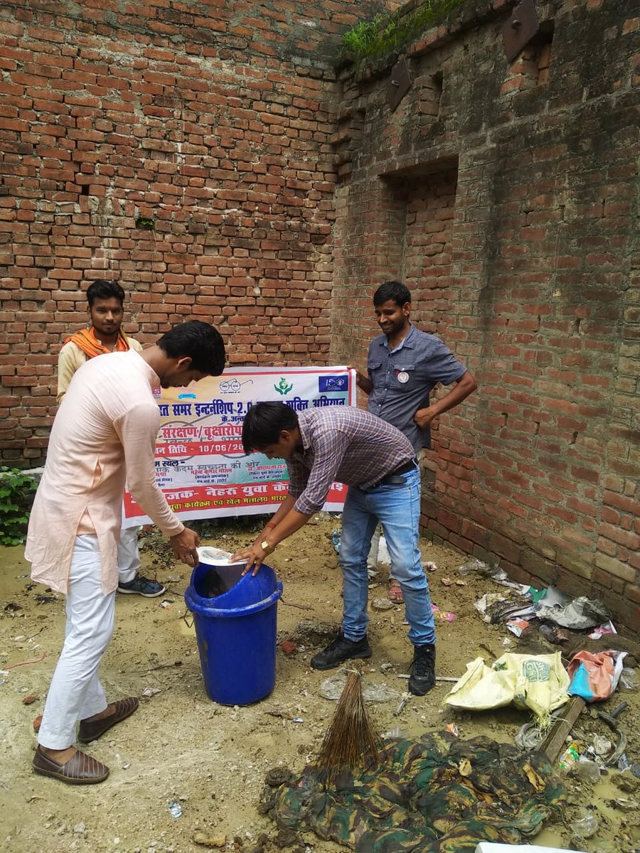 HardoiNehru's tweet photo. नेहरू युवा केंद्र हरदोई के द्वारा विकासखंड कछौना में स्वच्छ भारत समर इंटर्नशिप कार्यक्रम के अंतर्गत स्वच्छता अभियान https://t.co/RyOg4ronXa