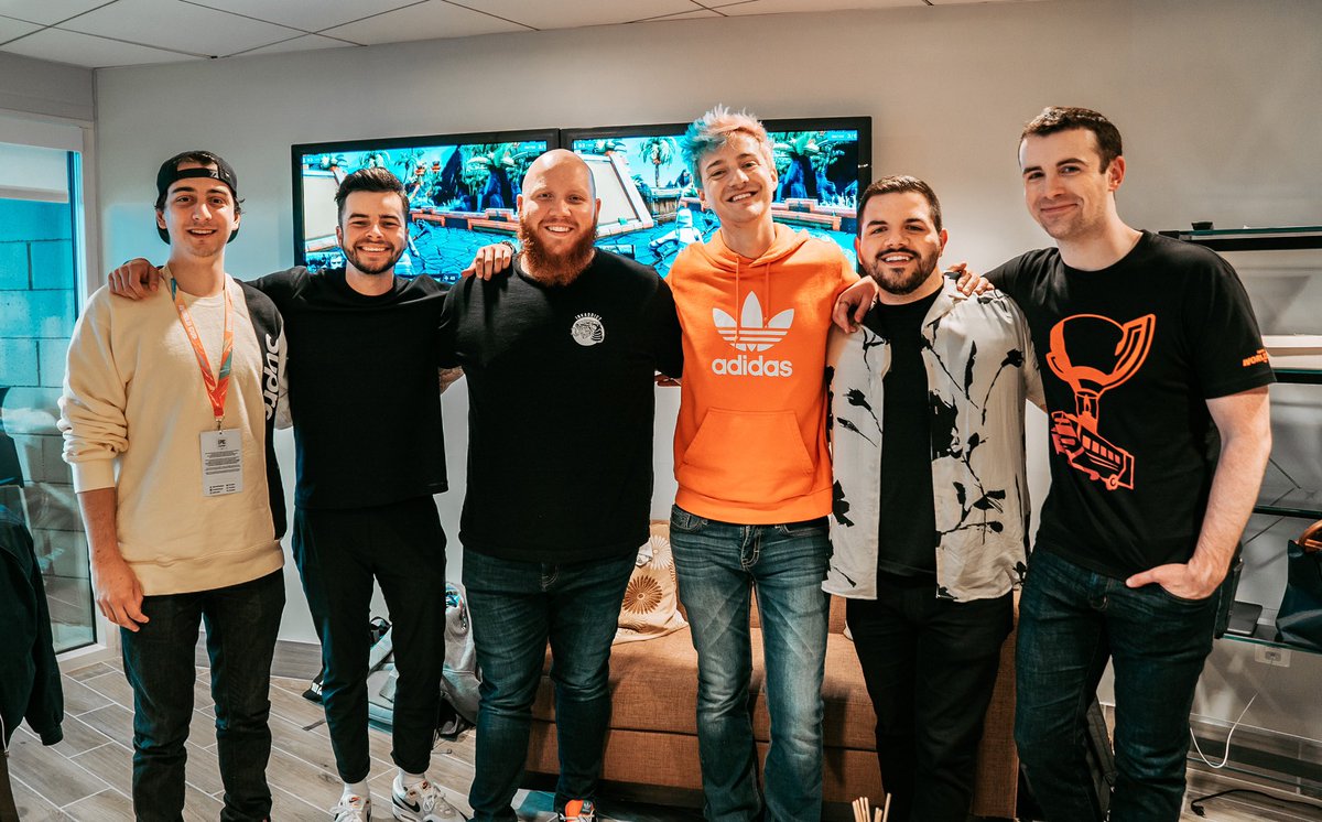 Courage is the shortest person in this photo.