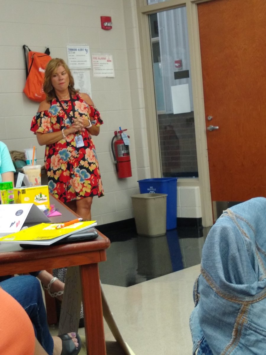 Laura Beatus is focused on the presenter and not smiling, a rare event indeed? She is my positivity role model! #SummerPD129
