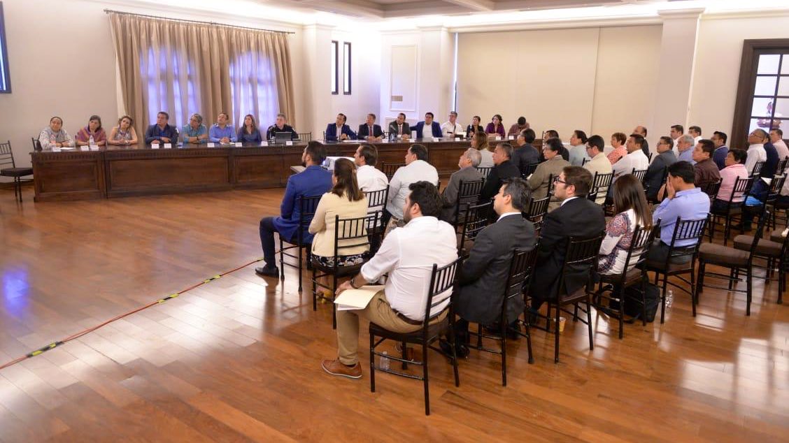 CuitlahuacGJ's tweet photo. Me reuní con el Gabinete para agarrar vuelo en este 2do semestre, alentados por buenos resultados en materia de seguridad pública, salud, desarrollo social, y reforzamiento a las acciones de inversión pública.

Estamos trabajando para que la 4T siga siendo realidad en #Veracruz. https://t.co/upbNLiGk0T