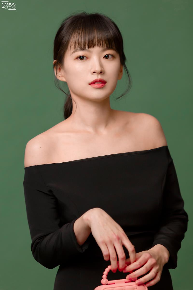 FL0WERCAFE's tweet photo. *gulped* #ChunWooHee https://t.co/yztm49tT9c