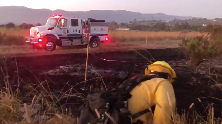 Edhat's tweet photo. Santa Barbara County firefighters quickly tackle a spot fire in the More Mesa area early Monday evening.
Read more on #edhat: https://t.co/xajxb7pzyt
#SBnews #MoreMesa https://t.co/fiL7KLoh8r