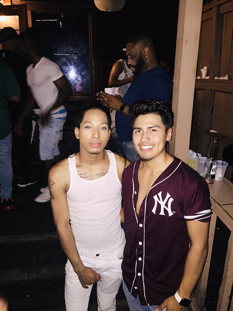 StefanAOfficial's tweet photo. •LowKey¥ .Cuando tienes un amigo como este...✊🏼💪🏽🤪
#StefanAlexander #grindfocused #progress #Growth #Motivation #Thatprettyboy #Lhdc #MixedBreed #RoyalMixedBreed #Blatino #fashion #style #hair #pants #shirt #handsome #model #photography #menwithstyle #MbJ #makeup #Atl #gay https://t.co/B7CuAutOzj