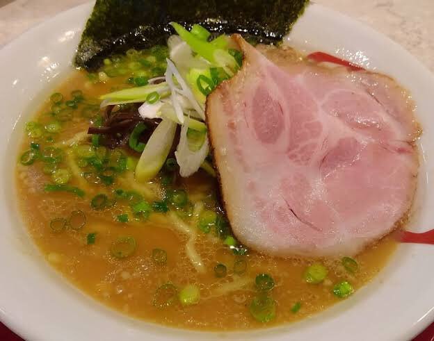 Sonicfes2019's tweet photo. 【SONIC FES 2019】新潟県上越市おすすめすラーメンを紹介。上越市藤巻にある【らーめんだいじ】です。多くの上越人に愛される「上越豚骨」の味を受け継ぐラーメン屋です。また、焼豚は、大きいだけでなく、ジューシー。#sonicfes #上越市 #らーめん https://t.co/sy78jOEKCU https://t.co/OyLMWDDNan