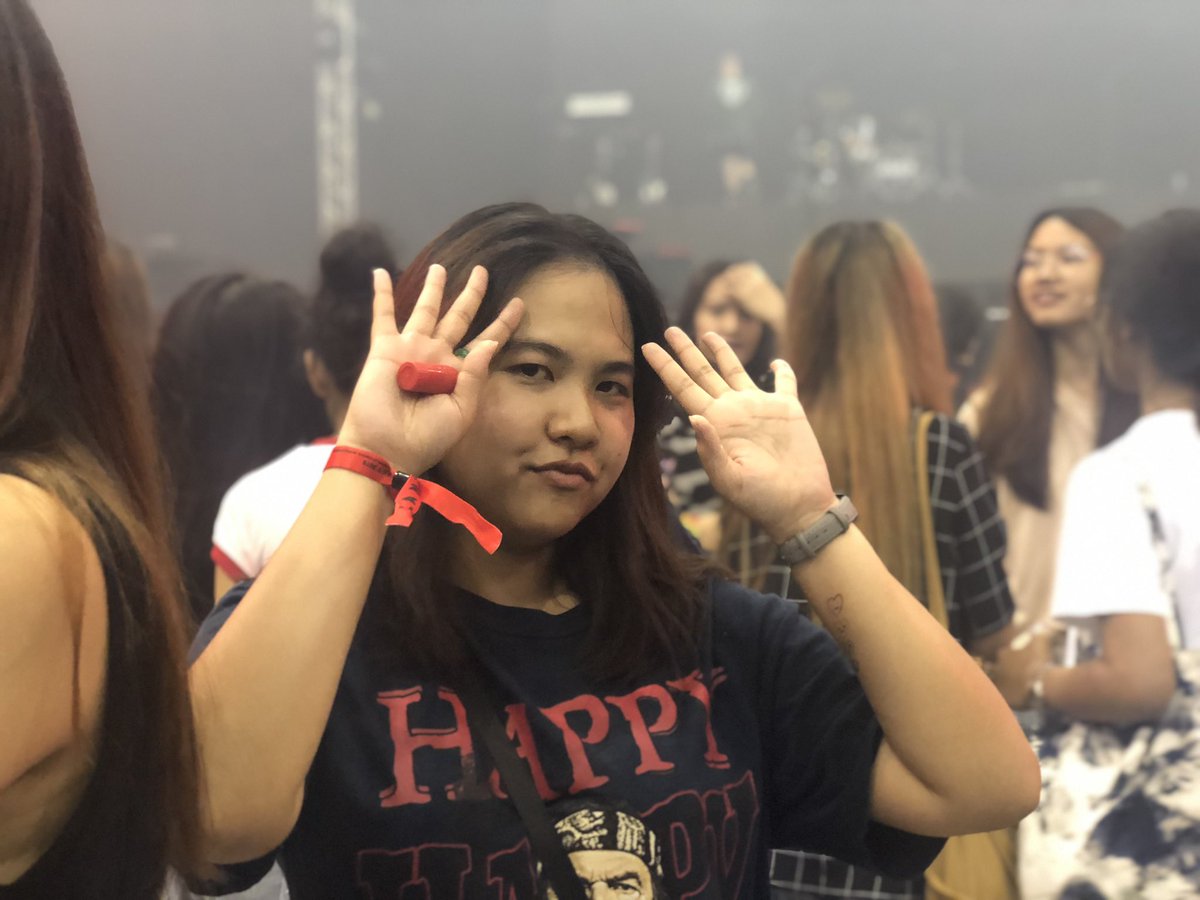 Fillcapulat's tweet photo. #lanyliveinbkk2019 #Lanymalibunightsworldtour2019 https://t.co/hdbg6Do380