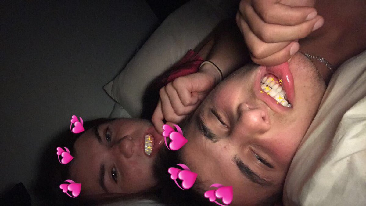 mosd5b's tweet photo. Happy 18th birthday to my slimeee 🤮🤞🏼 thank ya for everything and always being goofy w me :)) hope your day is the best can't wait to celebrate 🤪<3 @sydbarron10 https://t.co/WURc4zNx2s