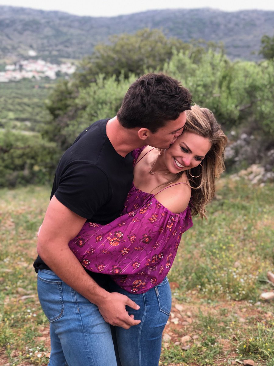 The Bachelor Insider tweet media