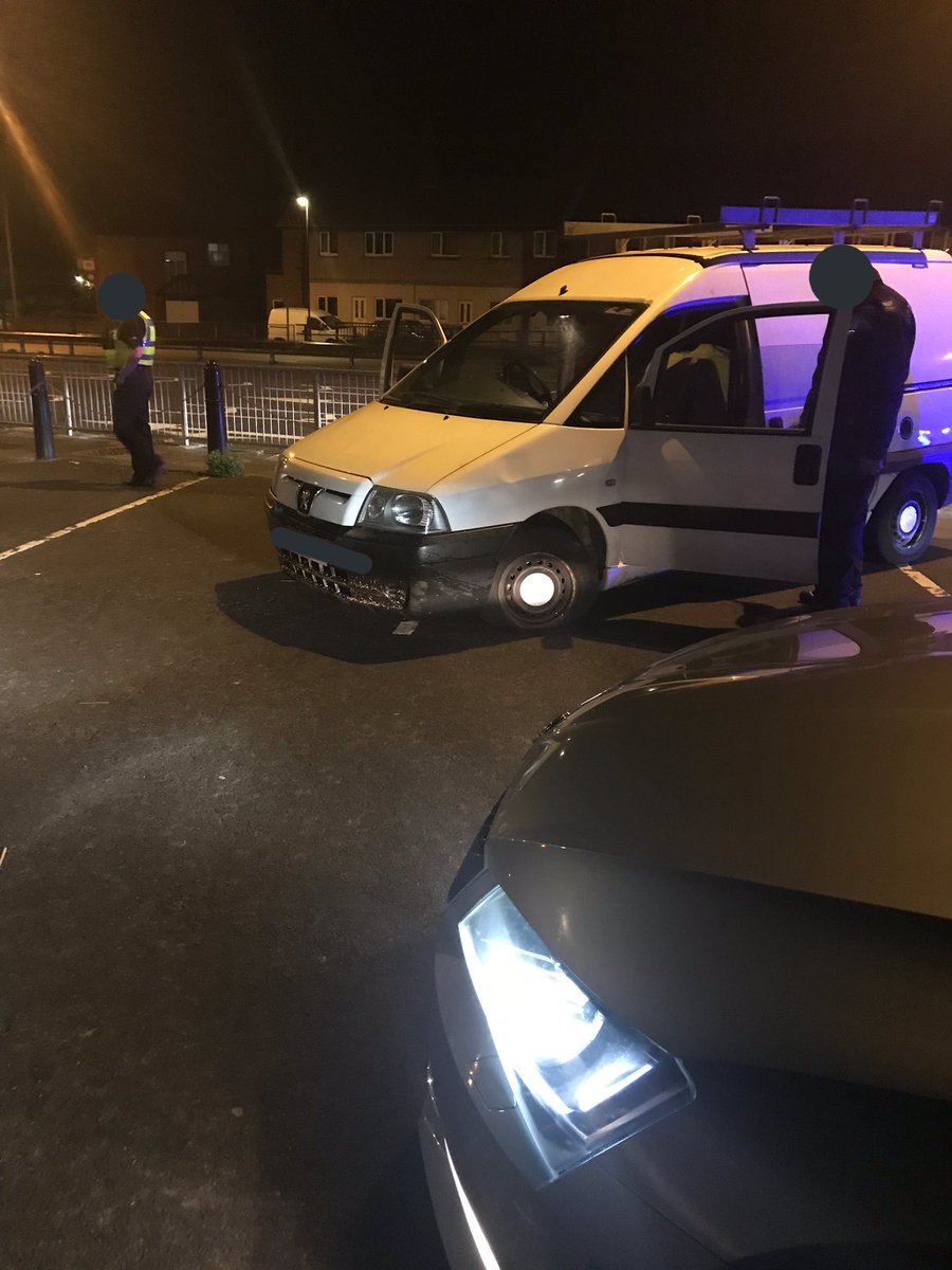 DarrenLant's tweet image. 2nd pursuit 🤦🏼‍♂️ occupants of this one involved in a nasty assault. Great bit of initial pursuit skills by @NPFSU which allowed us to get to the scene and take over the pursuit. Stinger deployed on this one leading to 2 more in custody. All happening in @npnorthtyneside tonight 🦔