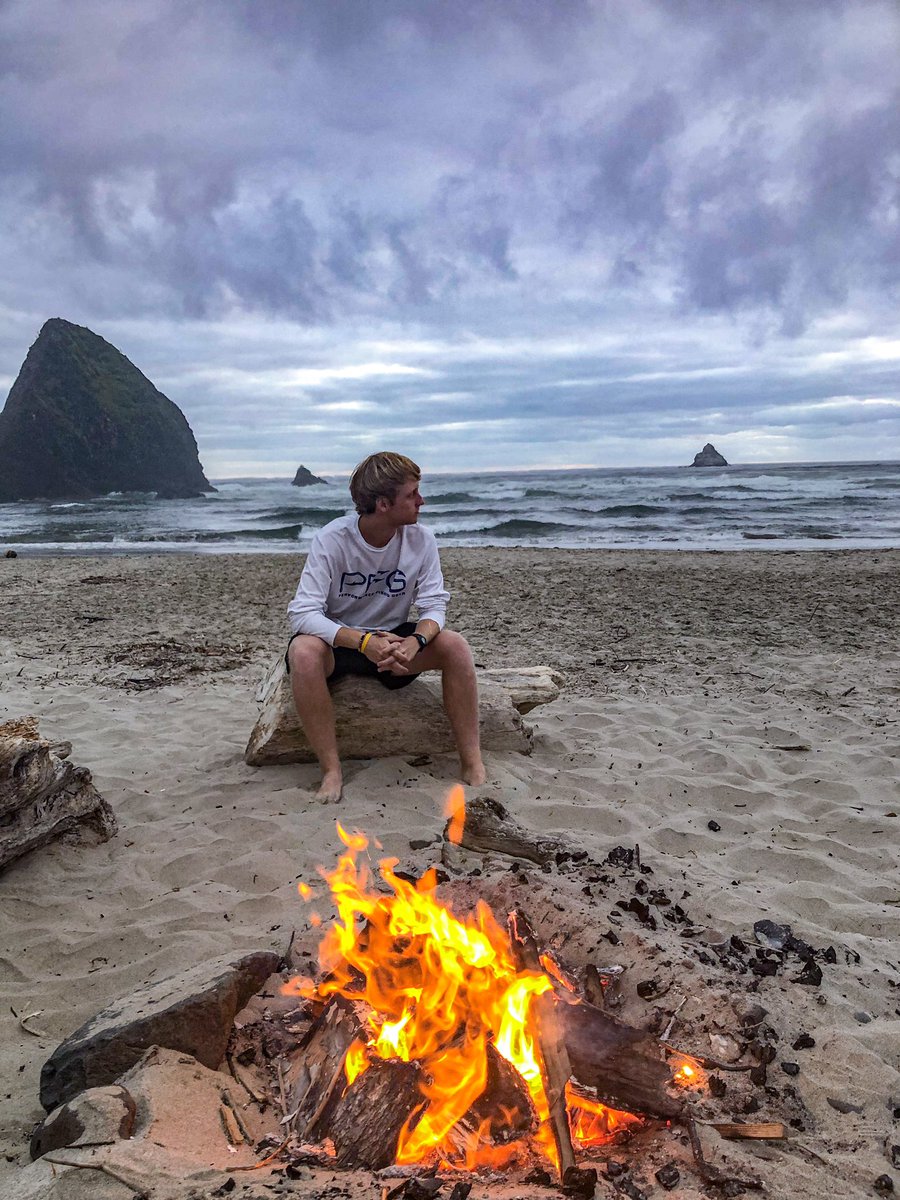 innatarchcape's tweet photo. Monday night on the Oregon coast 🐳 https://t.co/rjogcAfWEi