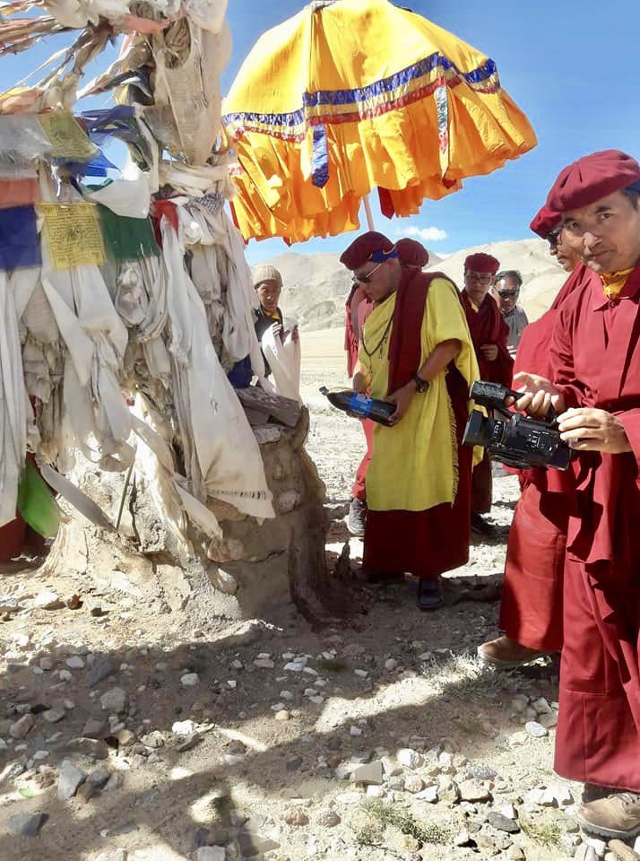 Drukpa's tweet photo. Continuing on travels through the #Changthang region of #Ladakh, we arrived in #Goyul and visited a holy place of #Chakrasamvara for blessings, prayers, and to connect with the locals of the region. https://t.co/aaZpKzobLe