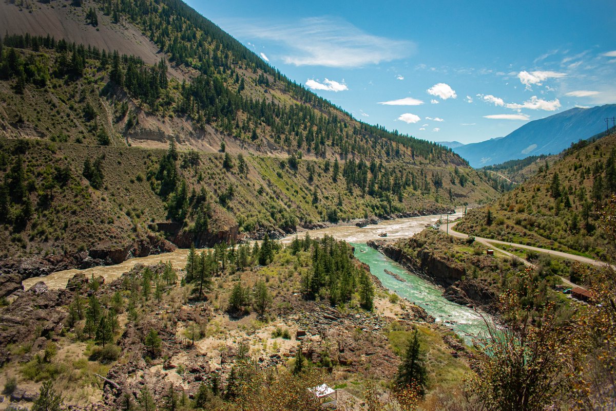 RandWander's tweet image. I love the way the blue water from the bridge river mixes with the silty water of the Fraser! I am still learning photography and editing so please share your river pics! #Beautifulbc #theviewfrommyoffice #nature #naturephotography #travelblog #blog #getoutside #canada #travel
