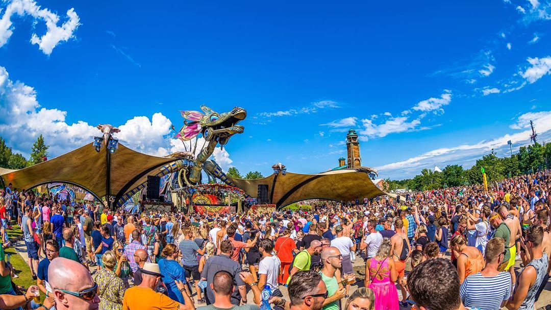 y2jdaniel's tweet photo. LIVE TODAY, LOVE TOMORROW, UNITE FOREVER #Tomorrowland @TomorrowlandSPA @tomorrowland https://t.co/ZyrghQSqH5
