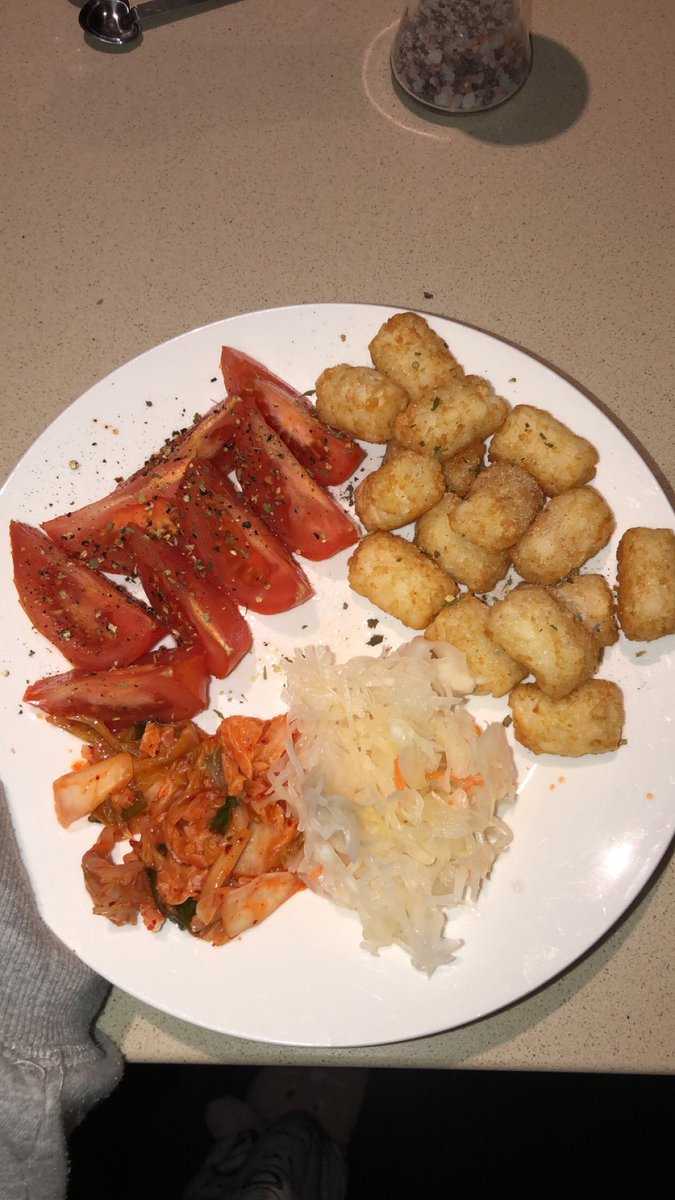 ikigaii's tweet photo. food today was so yum !! idk how many cals but i burned ~300 so not gonna feel bad about eating so much https://t.co/LZs2tJN7aU