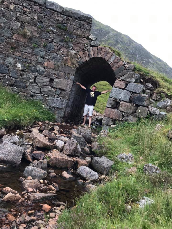 LandauUK's tweet photo. Ben Nevis to somewhere...second gear maybe third if we're lucky, as fast as it would go over amazing mountains. #ellenmacarthurfoundation #carfestsouth #landrover #series1landrover @LandRover_UK @LRMonthly @emctrust @JLR_News @LandRoverUKPR @JLRSolihull https://t.co/C471d77XR6 https://t.co/LvQLsXzRq5