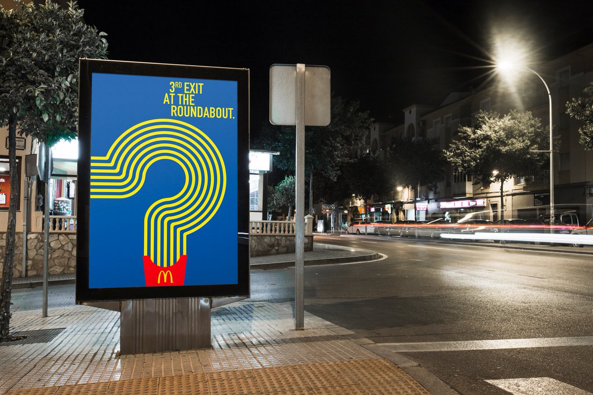 lacriaturacreat's tweet photo. McDonald's usa sus patatas fritas como guía en esta inteligente campaña de exterior

Obra de TBWA, la marca vuelve a apostar por el minimalismo para ayudar a que sus consumidores encuentren el restaurante más cercano 

👉 Te cuento más aquí: https://t.co/IwYPhBXGUb https://t.co/Vz4ZikLLeI