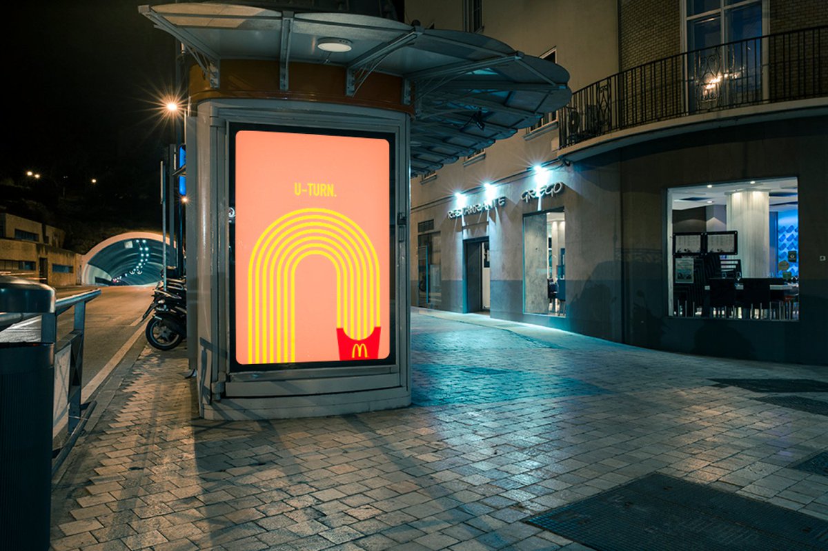 lacriaturacreat's tweet photo. McDonald's usa sus patatas fritas como guía en esta inteligente campaña de exterior

Obra de TBWA, la marca vuelve a apostar por el minimalismo para ayudar a que sus consumidores encuentren el restaurante más cercano 

👉 Te cuento más aquí: https://t.co/IwYPhBXGUb https://t.co/Vz4ZikLLeI