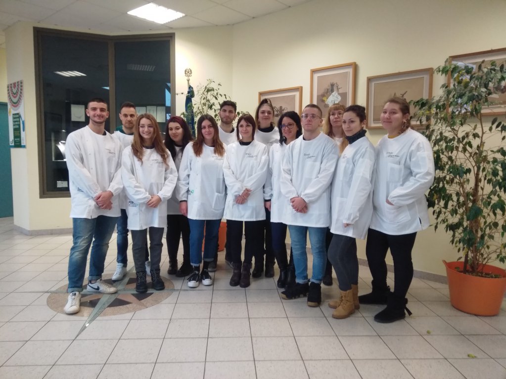 foralformazione's tweet photo. In bocca al lupo ai ragazzi del corso Tecnico specializzato di progettazione orafa che domani inizieranno le prove d'esame! Forza ragazzi 💪💪 e buona estate a tutti! ☀☀☀☀ 
#foralformazione #formazioneprofessionale #imelvmh  #oreficeria #progettazione @LVMH https://t.co/AdyamnPM9e