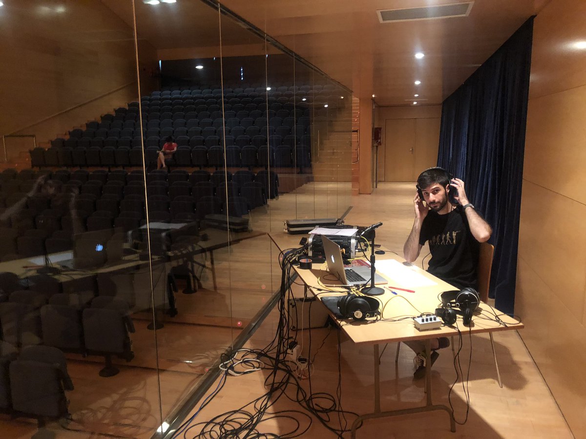 BrullSalvadoMor's tweet photo. Segon dia de gravació a l’Auditori Josep Carreras de Vilaseca, sota el comandament de #SoAuri: un homenatge a Lorca amb peces d’Amargós, Humet, Oltra i el mateix Lorca https://t.co/mOegzQbq8A