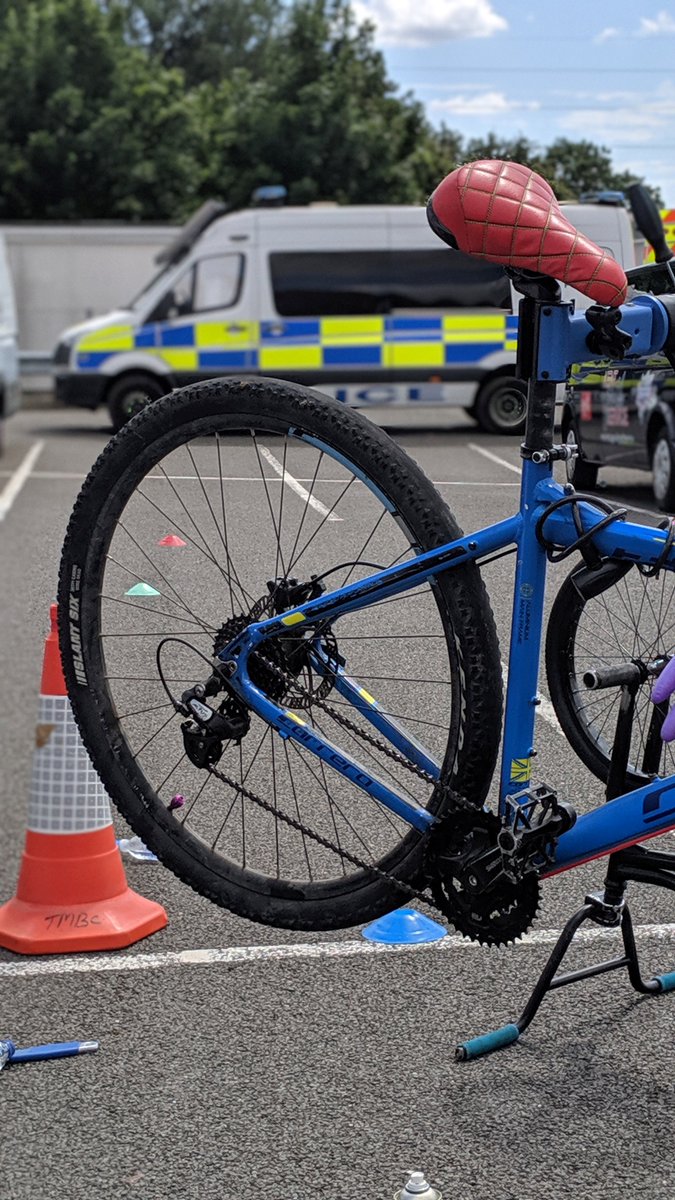 KentPoliceTon's tweet photo. Fun at the #tmbc_kent Y2 Crew event in #Snodland engaging with the lads who love to wheelie, giving them a safe space &amp; working with @salusyouthgroup #Comm_Cycleworks to find somewhere safe to ride permanently. Bike marking to prevent thefts &amp; new ways to ride @Yinka_tgm RB https://t.co/whEUFJeQgs