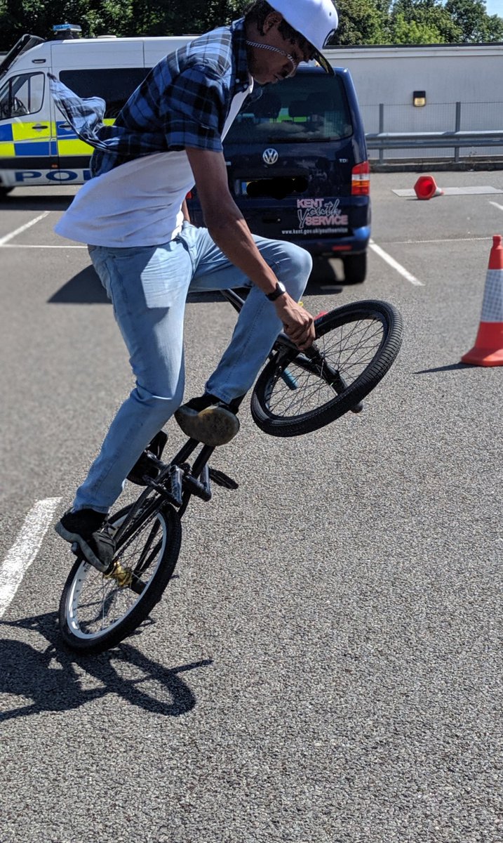 KentPoliceTon's tweet photo. Fun at the #tmbc_kent Y2 Crew event in #Snodland engaging with the lads who love to wheelie, giving them a safe space &amp; working with @salusyouthgroup #Comm_Cycleworks to find somewhere safe to ride permanently. Bike marking to prevent thefts &amp; new ways to ride @Yinka_tgm RB https://t.co/whEUFJeQgs