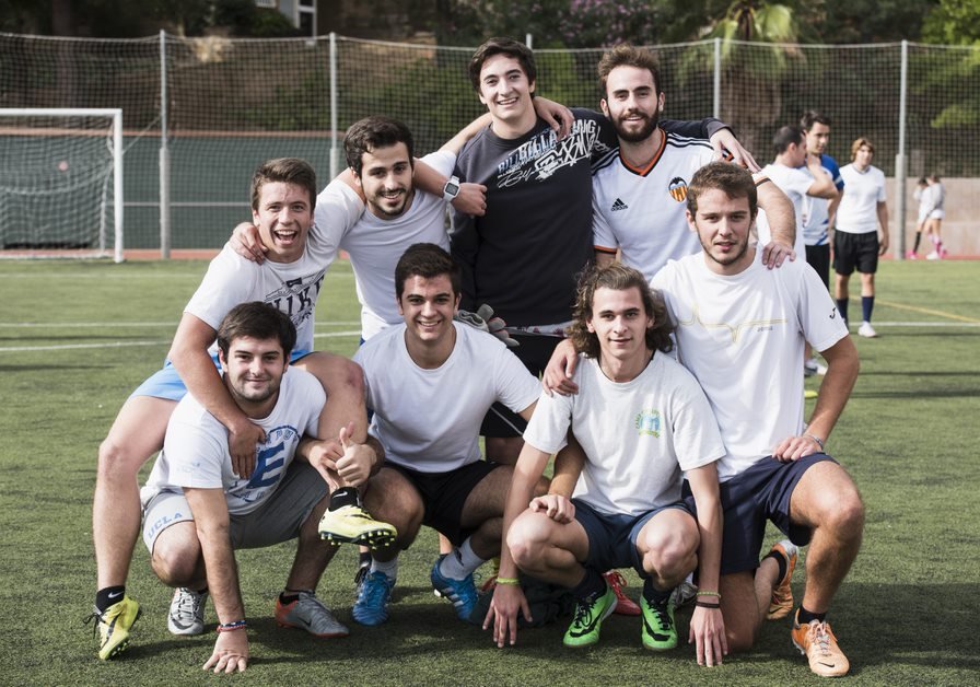 Esade's tweet photo. Feliz #DíaDeLaAmistad / Happy #FriendshipDay! 😄
The best part of being an @ESADEalumni is joining our international #ESADEfamily and getting to share your #ESADEexperience with hundreds of friends from all over the world!
Pictured: Our #ESADEbba students enjoying #sports day! https://t.co/owoMTspUOp