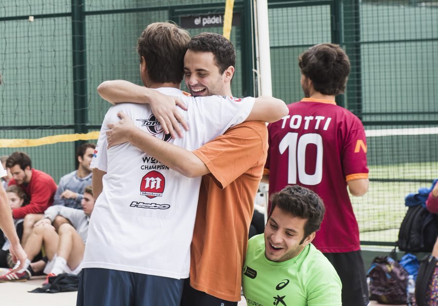 Esade's tweet photo. Feliz #DíaDeLaAmistad / Happy #FriendshipDay! 😄
The best part of being an @ESADEalumni is joining our international #ESADEfamily and getting to share your #ESADEexperience with hundreds of friends from all over the world!
Pictured: Our #ESADEbba students enjoying #sports day! https://t.co/owoMTspUOp