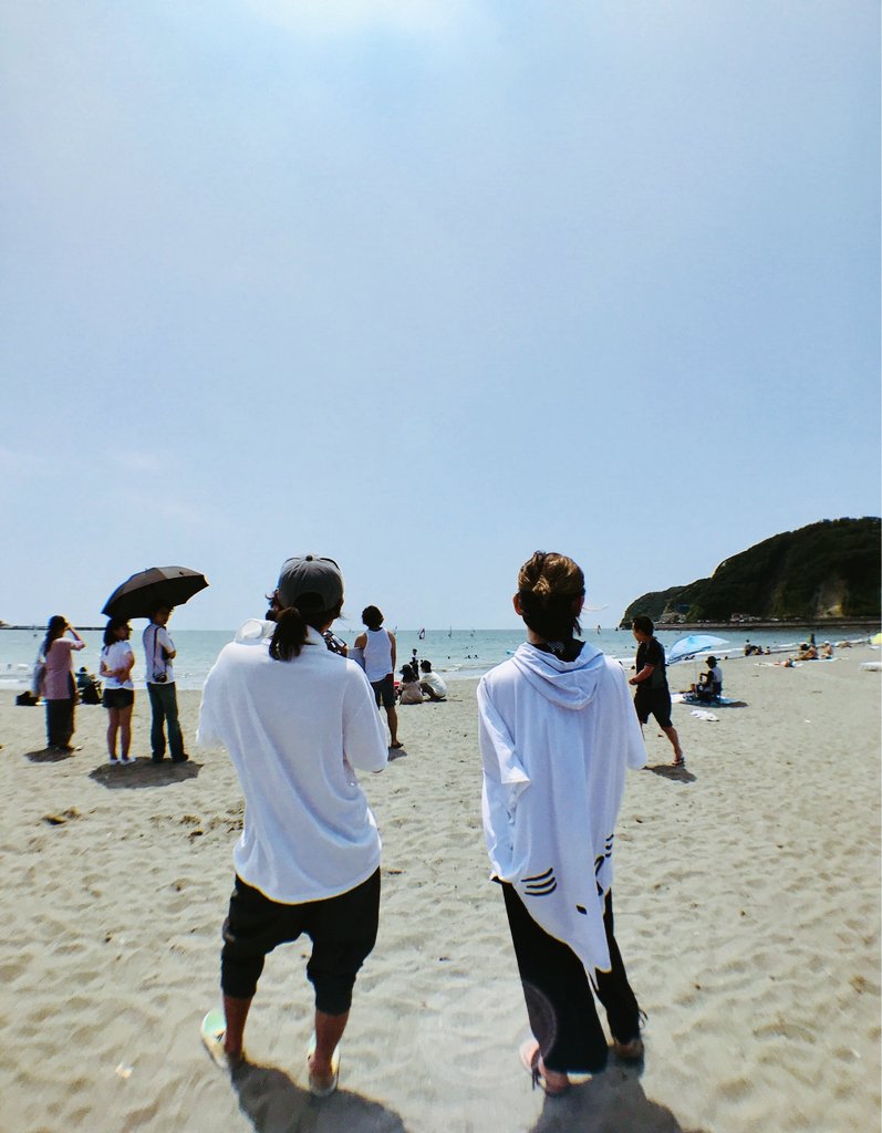 wolpis_kater's tweet photo. 海を舞台に、何かの撮影をしてました。二枚目はオフショットです。 https://t.co/j4jzHDSWkF